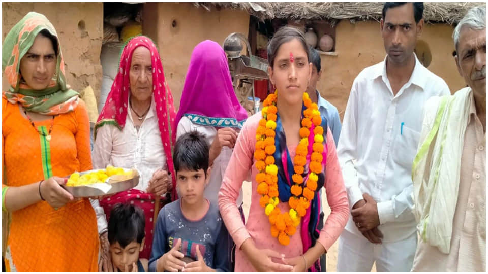 Goat rearing Raveena 12th topper studied in light of mobile Alwar Rajasthan 