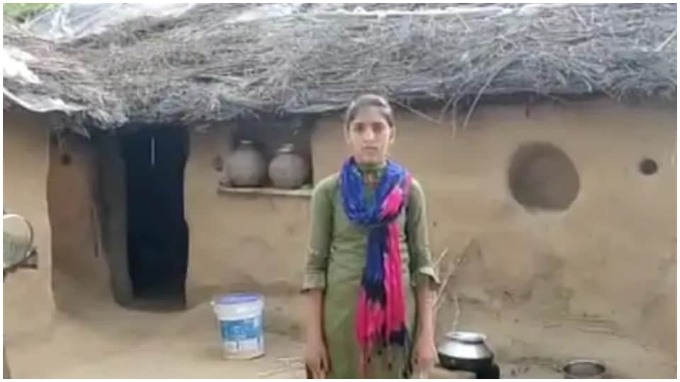 Goat rearing Raveena 12th topper studied in light of mobile Alwar Rajasthan 