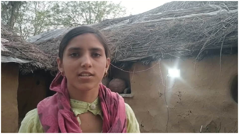 Goat rearing Raveena 12th topper studied in light of mobile Alwar Rajasthan 