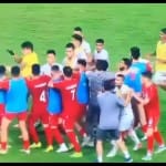 मैच के बाद भारत और अफगानिस्तान के खिलाड़ी