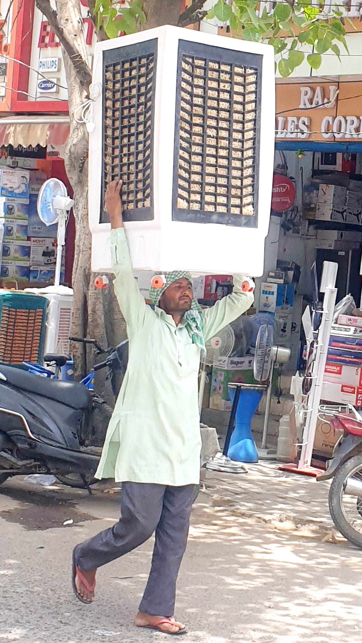 People are suffering from the scorching heat, the humidity made them sweat