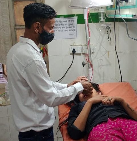 Four tourists injured in a ditch near Baldiya Khan