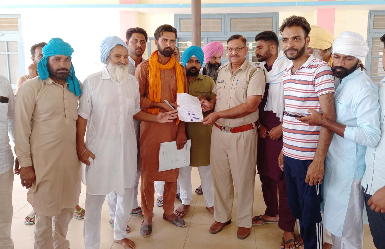Villagers of Ghunkawali said - if they explained to the drug smugglers, they got the threat, handed over the memorandum