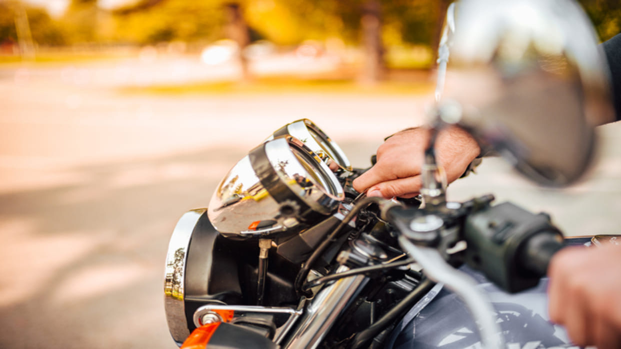 If there is difficulty in starting the bike in winter, then keep these things in mind, know the details