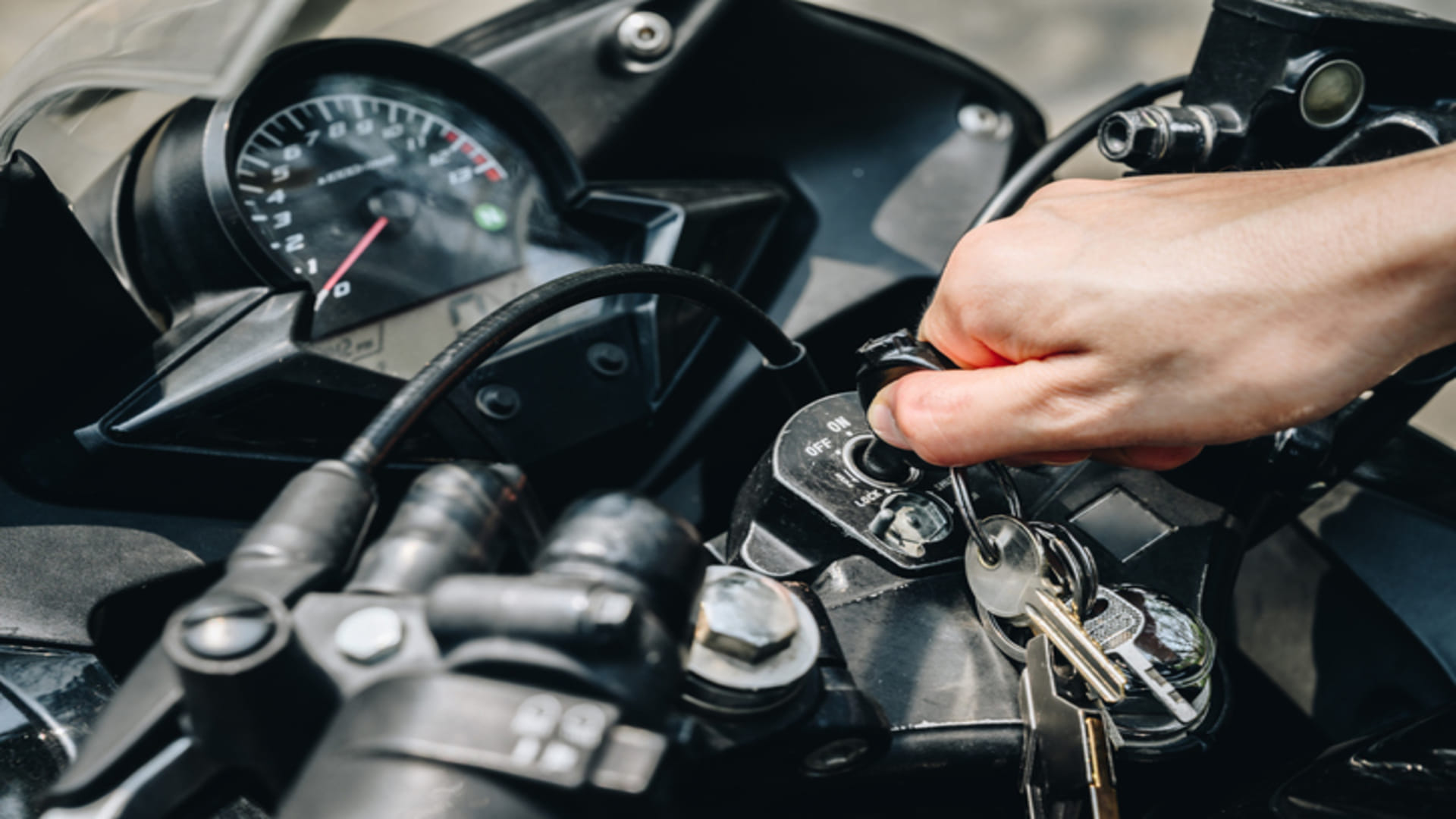 What Are The Common Bike Service Centre Scams People Face While Servicing Their Vehicle
