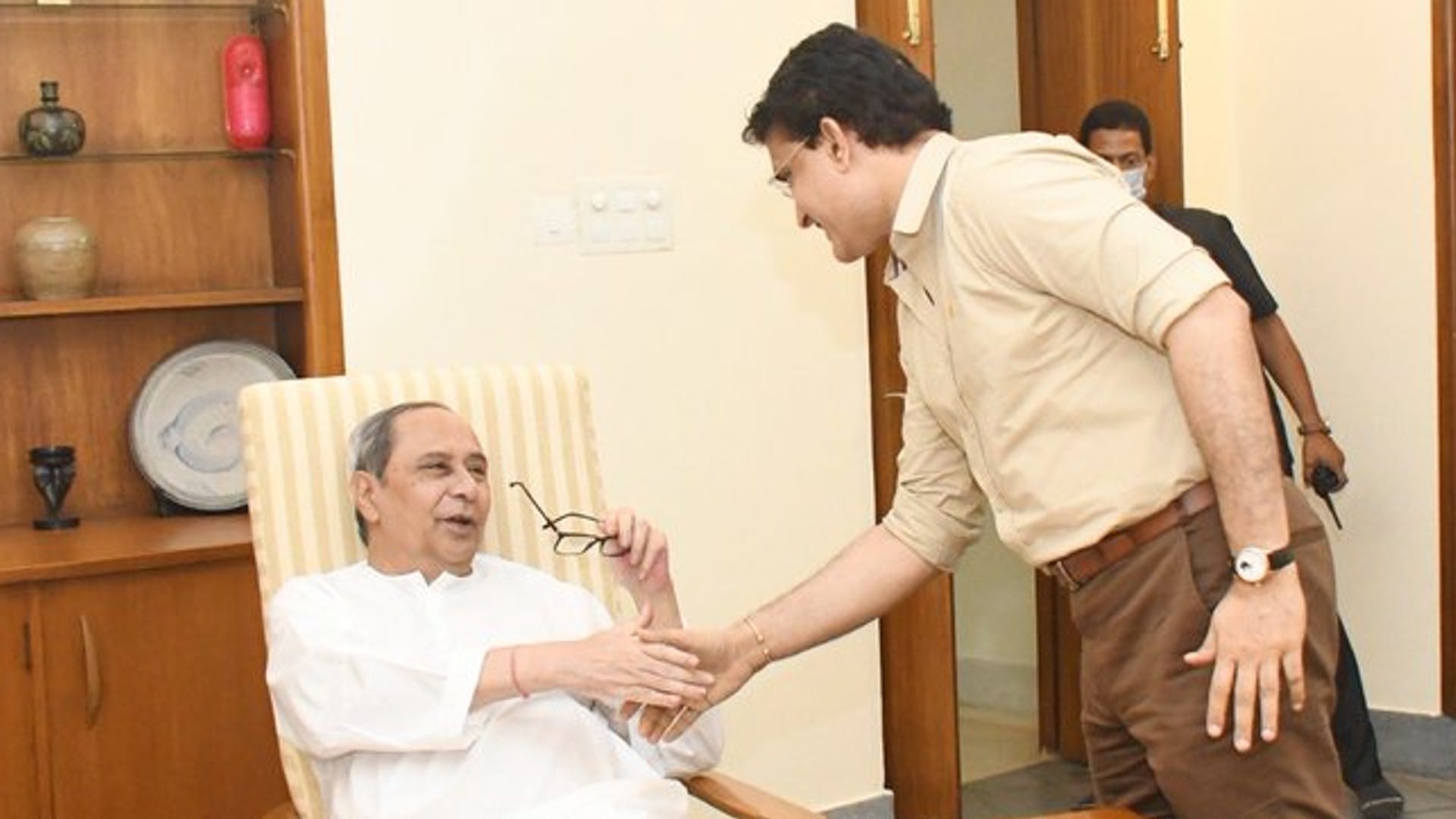IND vs SA 2nd T20i Odisha CM Naveen Patnaik arrived to watch India VS South Africa match started match by ringing bell met Saurabh Ganguly