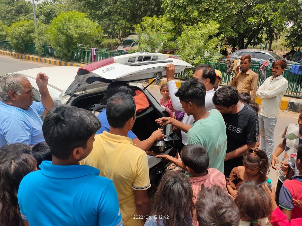 The people of Vishwas Colony came out in protest against resettling the homeless slum dwellers, the residents of the sector raised Rs.3 lakh for help