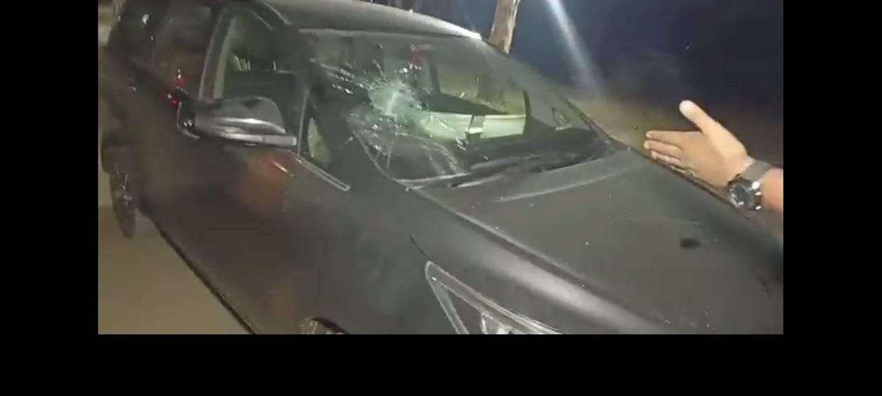 If the entry was not found in the jungle bar, the youths created a ruckus, broke the windows of 8 vehicles.