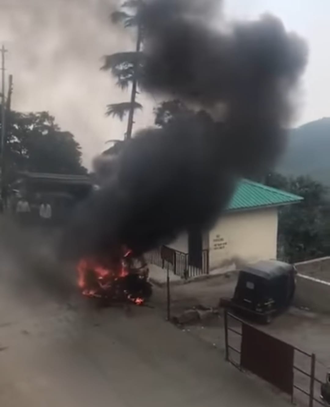 Auto burnt in Mcleodganj, engine caught fire while starting