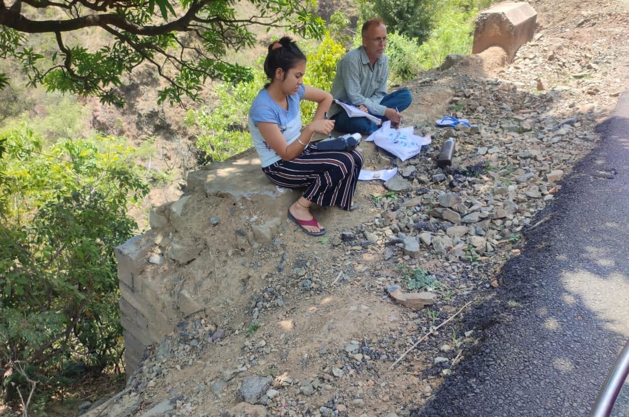 Postal workers should work on the roadside due to lack of signal