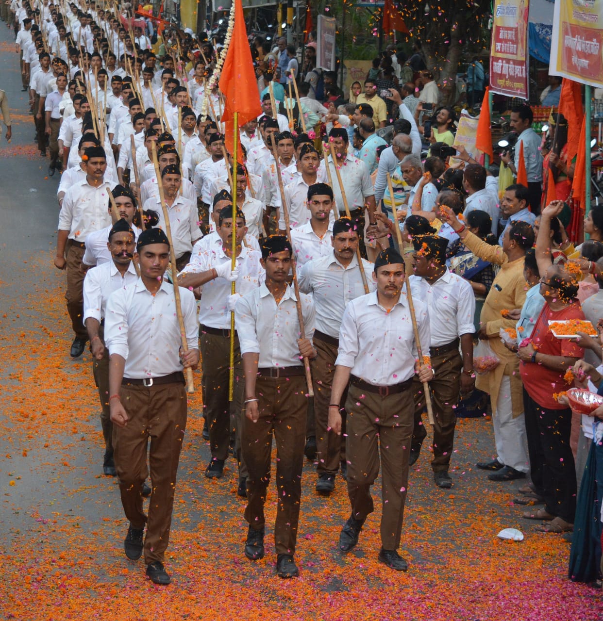 Volunteers did path movement, city showered flowers