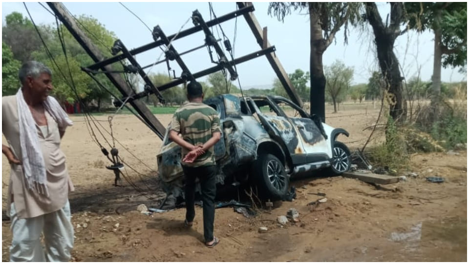 Fire broke out in car that collided with 11 thousand KV pole school student burnt alive Nagaur
