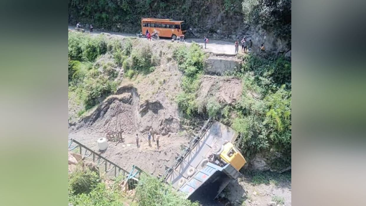 Bridge collapse in Mandi himachal pradesh vehicle fall in nullah Driver injured
