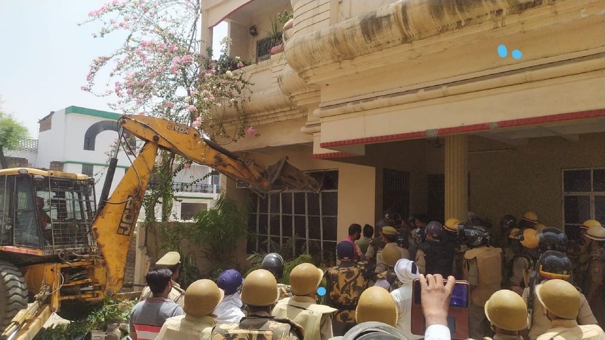 Prayagraj Violence Prayagraj Development Authority has put a demolition notice at the residence of Prayagraj violence accused Javed Ahmed