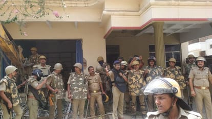 Prayagraj Violence Prayagraj Development Authority has put a demolition notice at the residence of Prayagraj violence accused Javed Ahmed