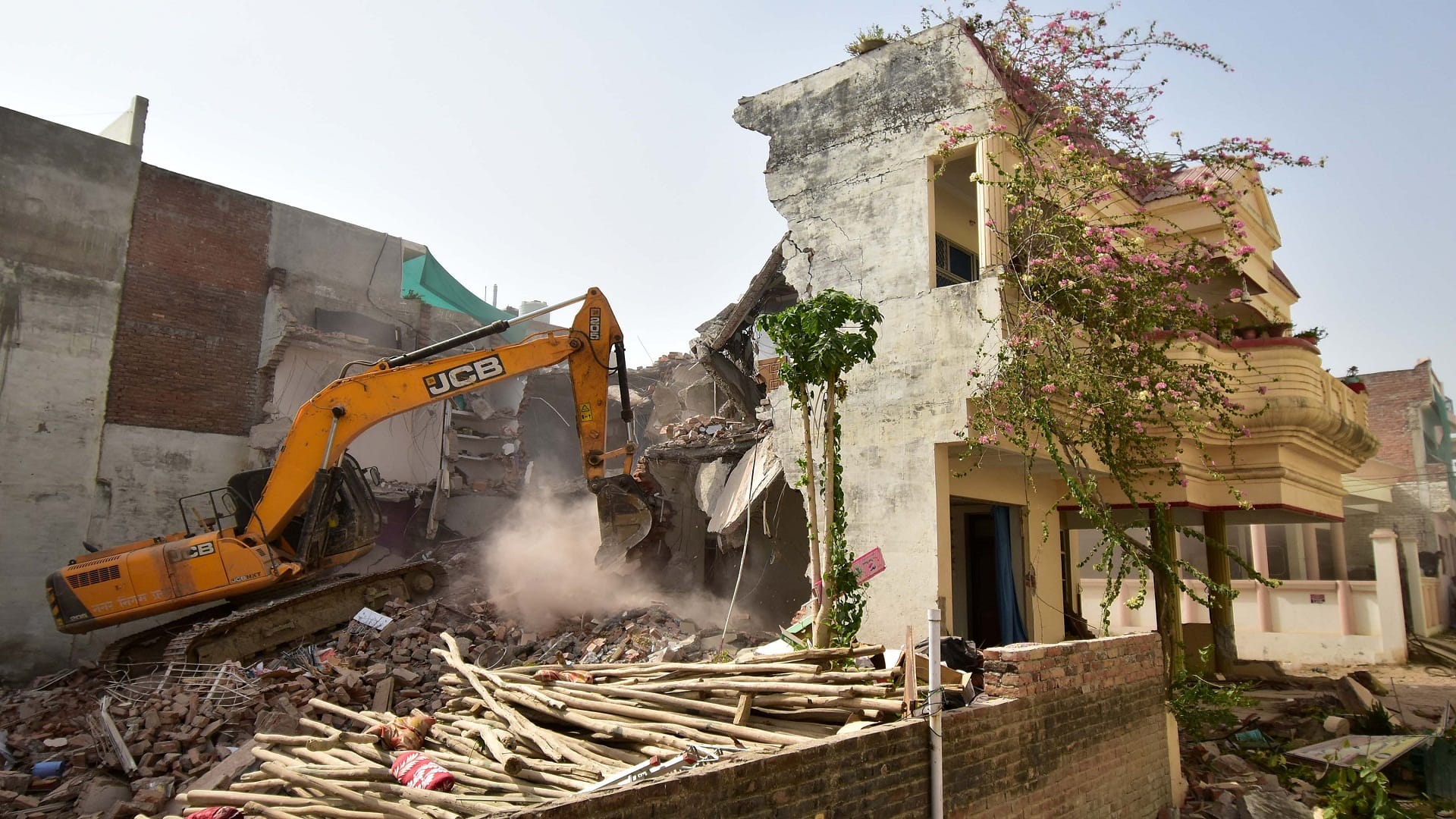 Prayagraj Violence: Javed Pump's luxurious house turned into ruins