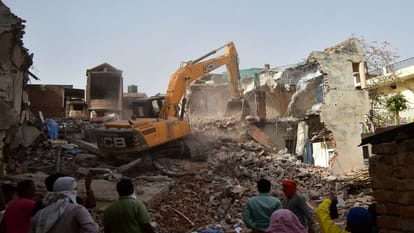 Prayagraj Violence Updates 24 others including the present Imam of Badi Masjid arrested 92 people sent to jail so far