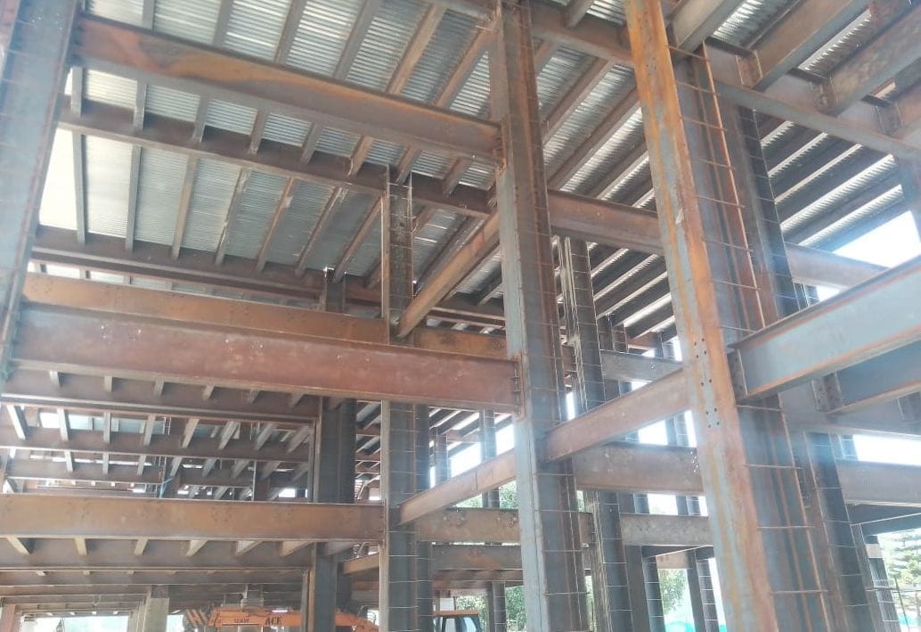 Earthquake resistant building being built in Vallabh College