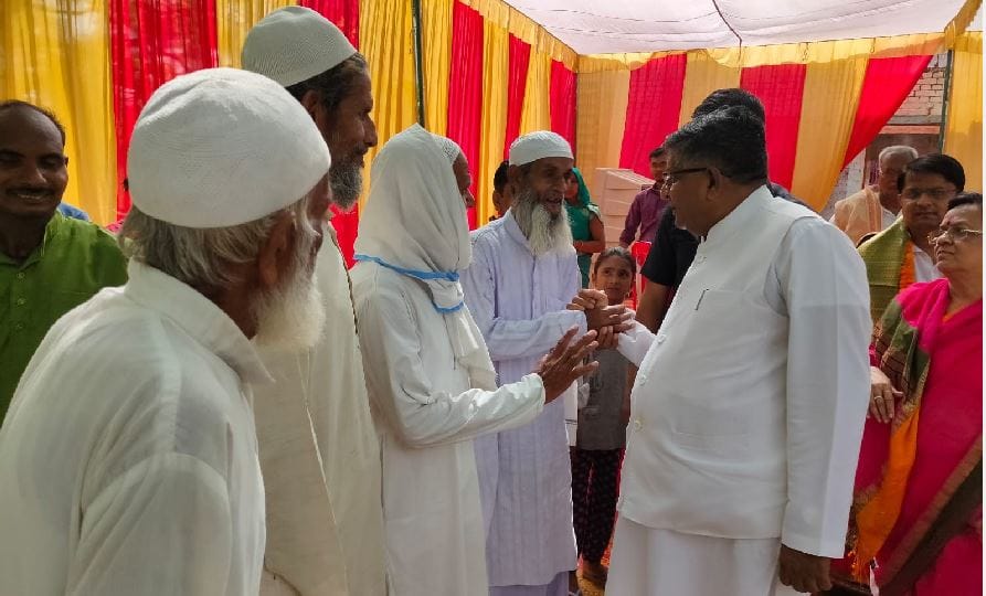 Former Law and Information Broadcasting Minister Ravi shankar reached native village in jaunpur