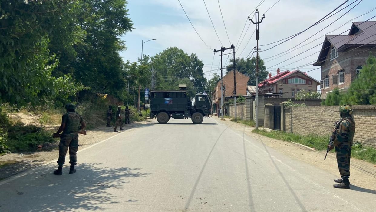 Suspicious Unattended bag recovered at srinagar Rawalpora area bomb disposal squad deactivates it