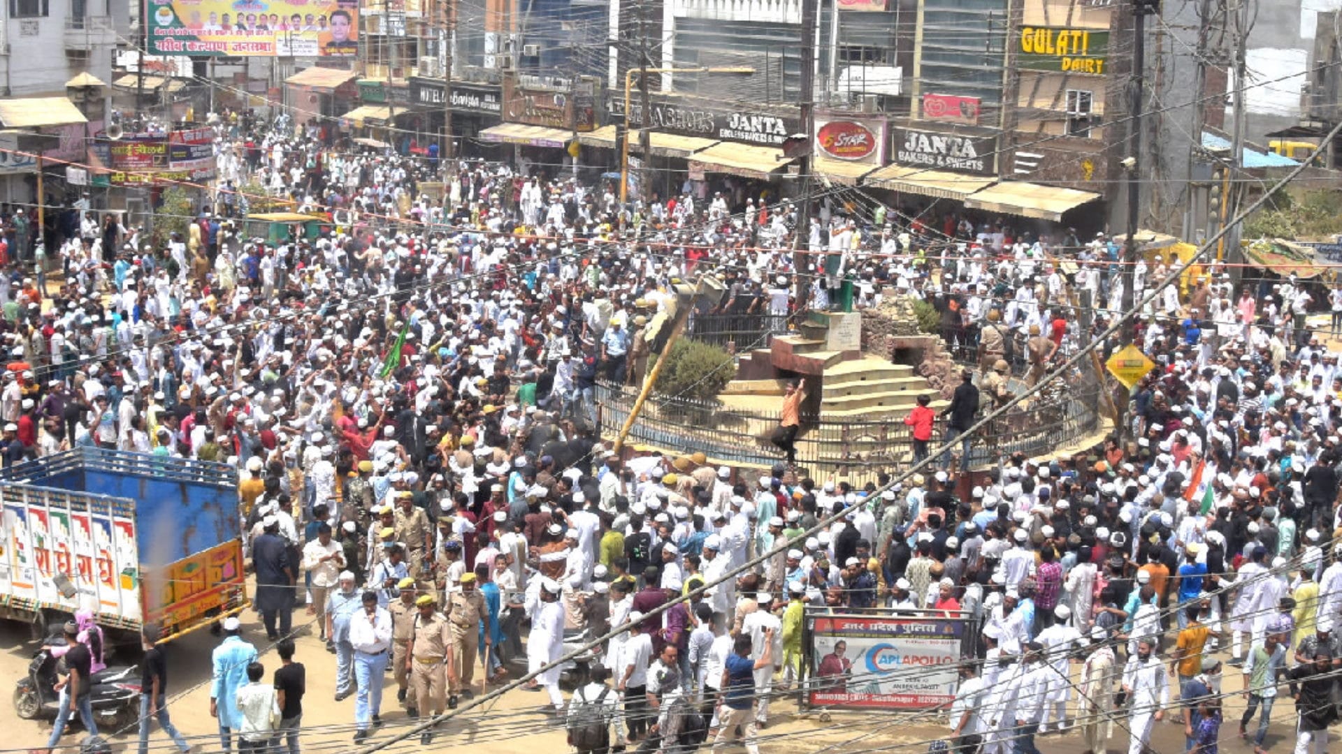 UP: Alert in all districts including Meerut regarding Friday prayer, Fake viral message was the reason of violence in Saharanpur