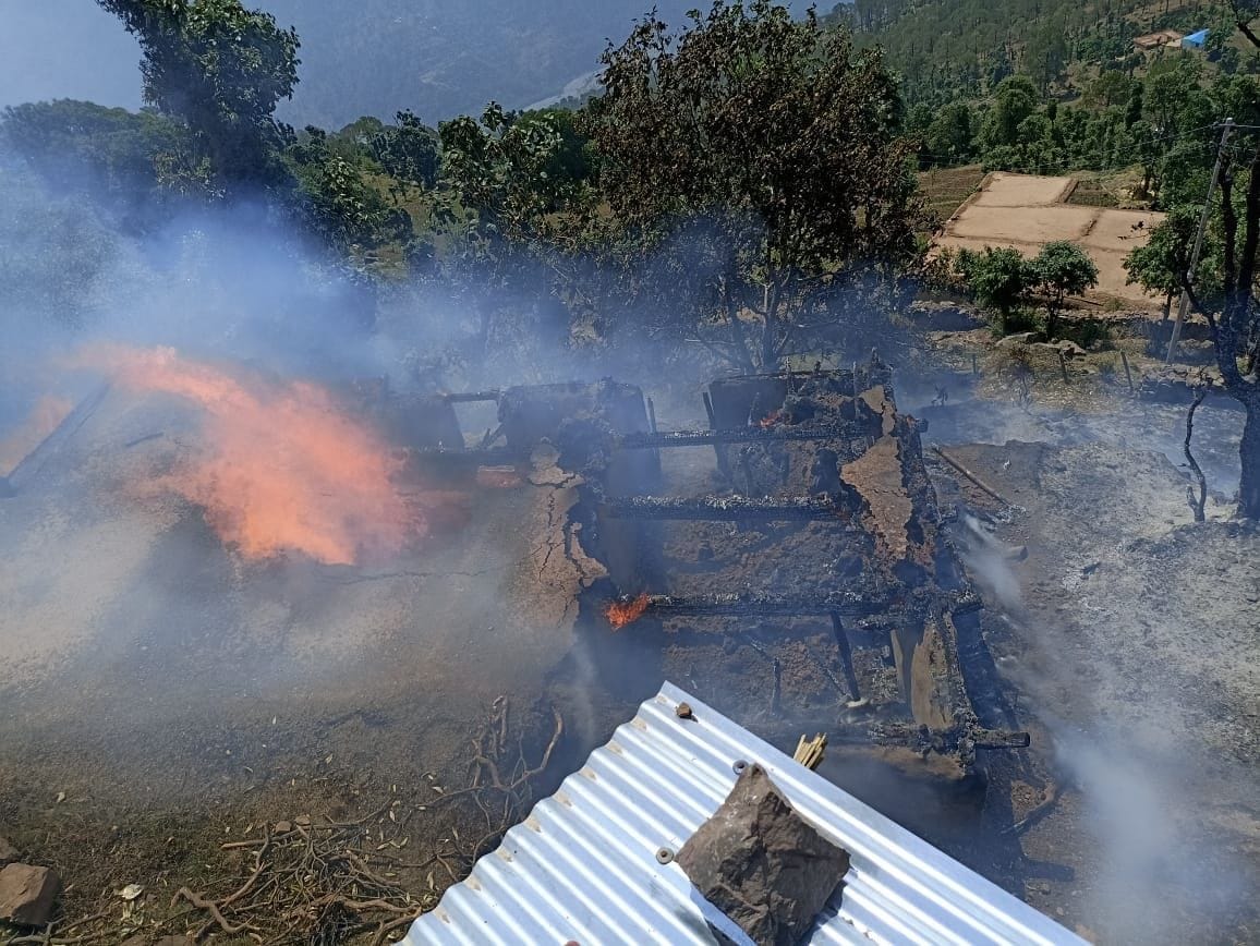 The fire in the kutcha house burnt everything to ashes