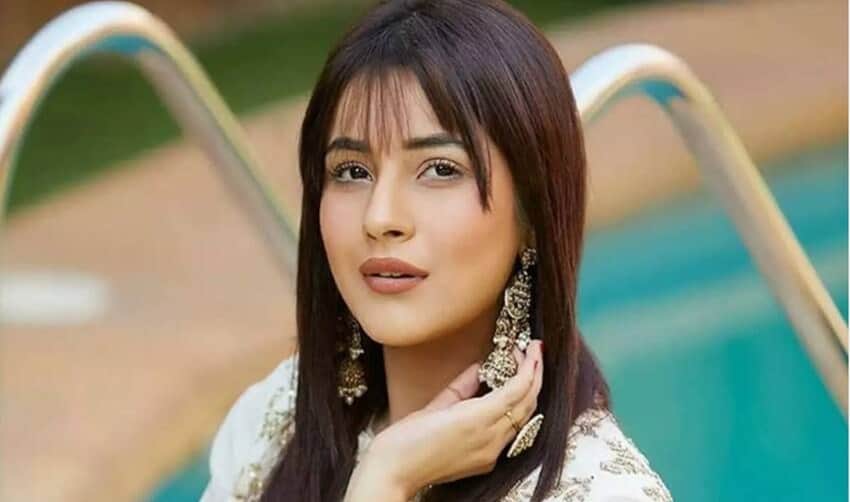 Shehnaaz gill photo leaked from kabhi eid kabhi diwali film set, actress was seen with child artist riddhi sharma