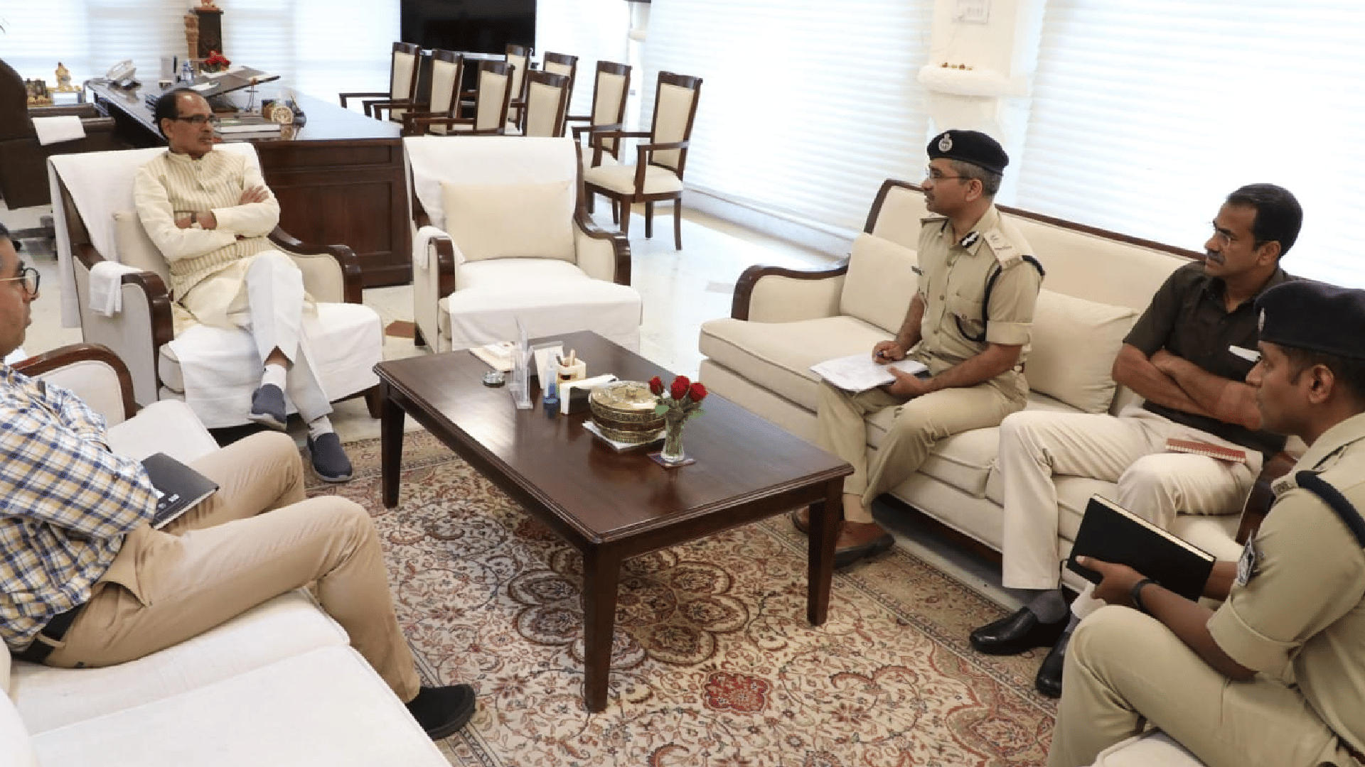 Bhopal: CM calls Bhopal commissioner on the incident of miscreants killing a woman, Shivraj will go to meet the woman