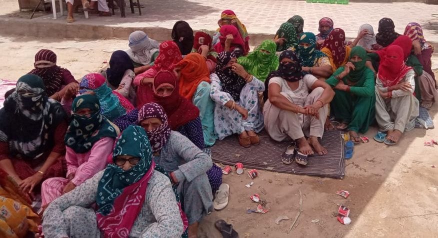 On the second day too, the villagers blocked the Tosham-Bahl road, obeyed the assurance of SDM-DSP
