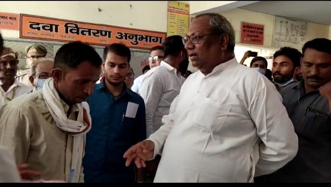 The minister inspected the hospital and assured 'booti'