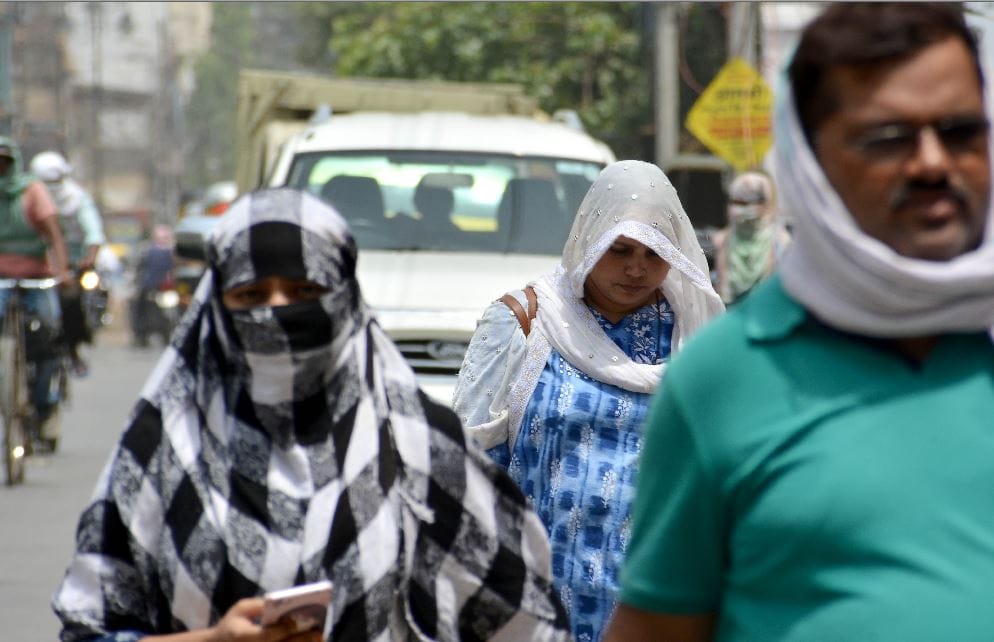 Weather Update Varanasi Strong sunlight temperature crossed 40 degrees within three days