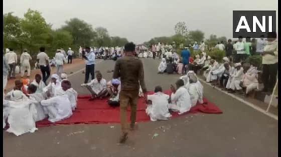 Bharatpur Chakka Jam On NH 21 Demanding 12 Percent Reservation Rajasthan 