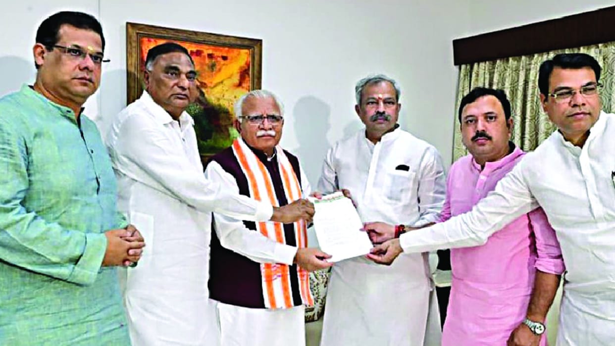 BJP leader meets Haryana CM Khattar to get water to Delhi, claims consent