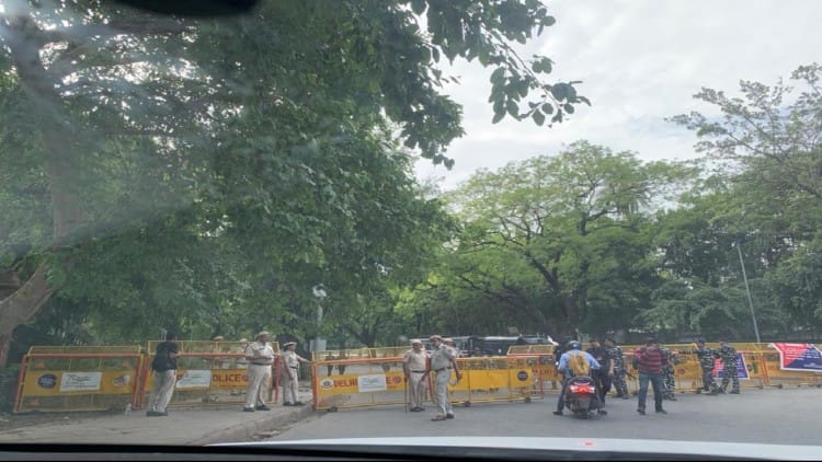 दिल्ली में यातायात डायवर्जन (सांकेतिक तस्वीर)