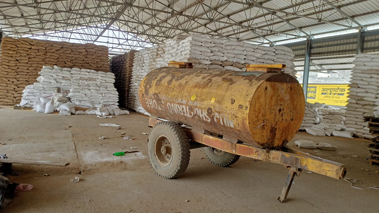 Case filed against five including food inspector for increasing the weight of wheat by adding water, search continues
