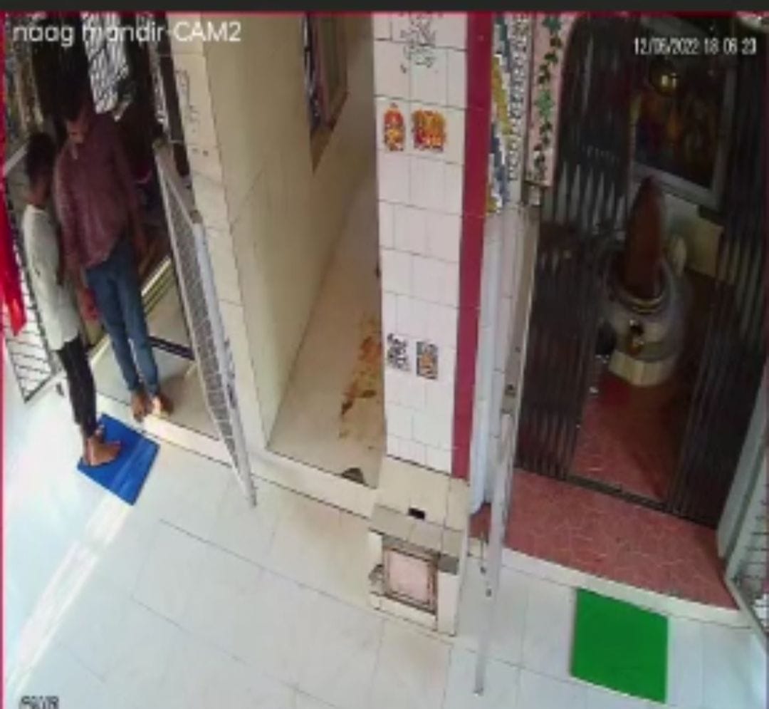 Vicious came in Innova car and stole cash by breaking a donation box of temple