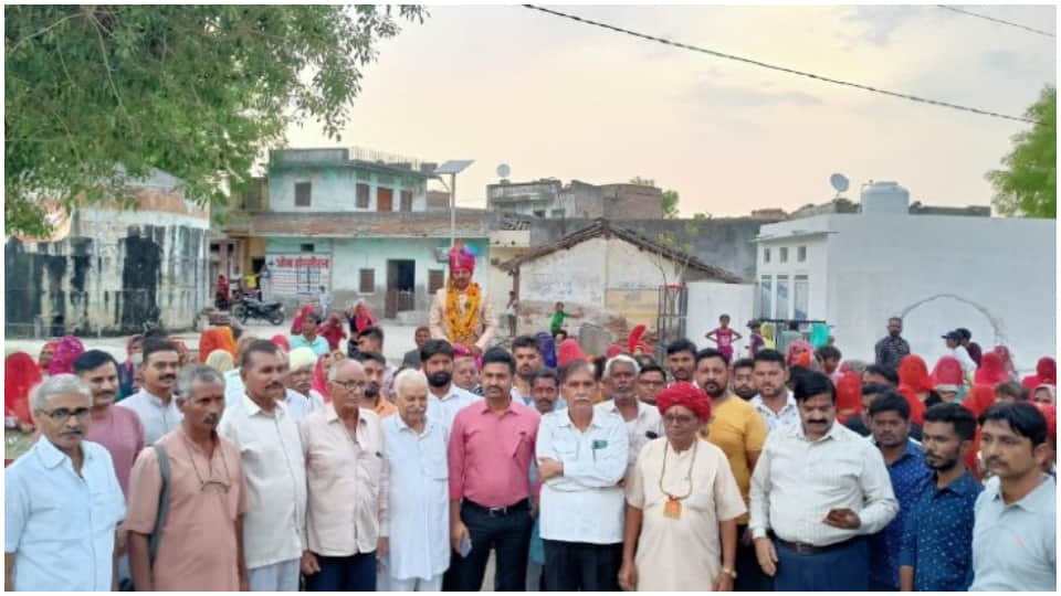 After 550 years Dalit groom bindoli came out in Nimbada village of Pali Rajpurohit society welcomed