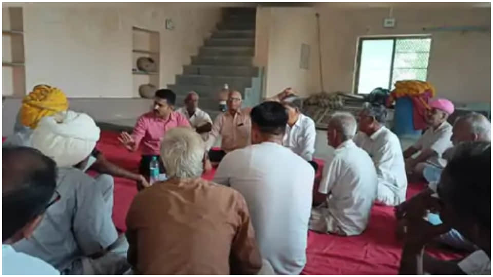 After 550 years Dalit groom bindoli came out in Nimbada village of Pali Rajpurohit society welcomed