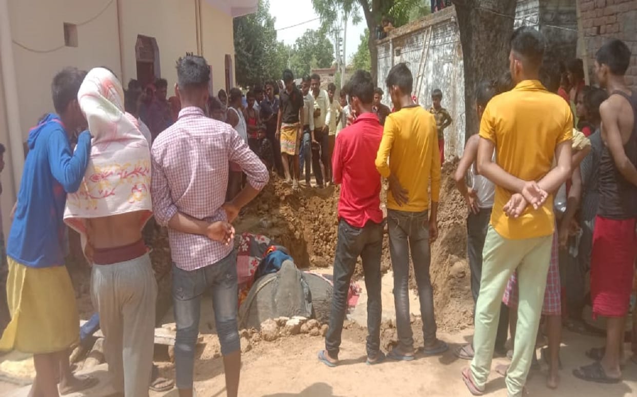 elephant fell in toilet tank in mirzapur and kept sobbing for long time died before being removed