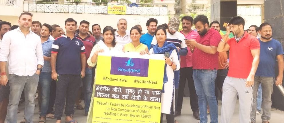 Flat buyers got angry, protested on the road