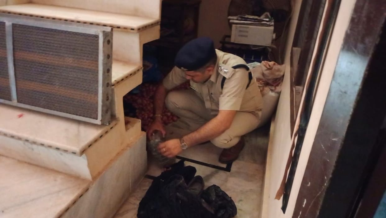 12 teams of State Narcotics recovered intoxicants from three houses