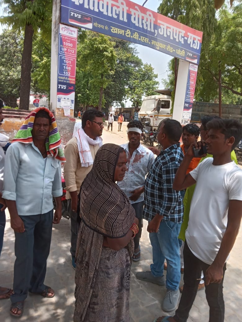 Fighting for opposing molestation in the procession, youth injured