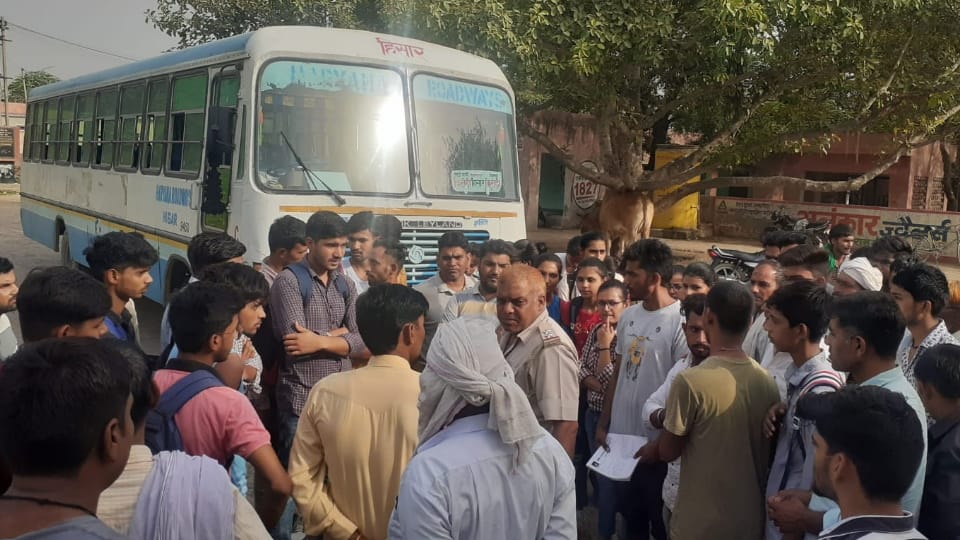 Villagers and students of Khedi Barki village staged protest by stopping roadways bus