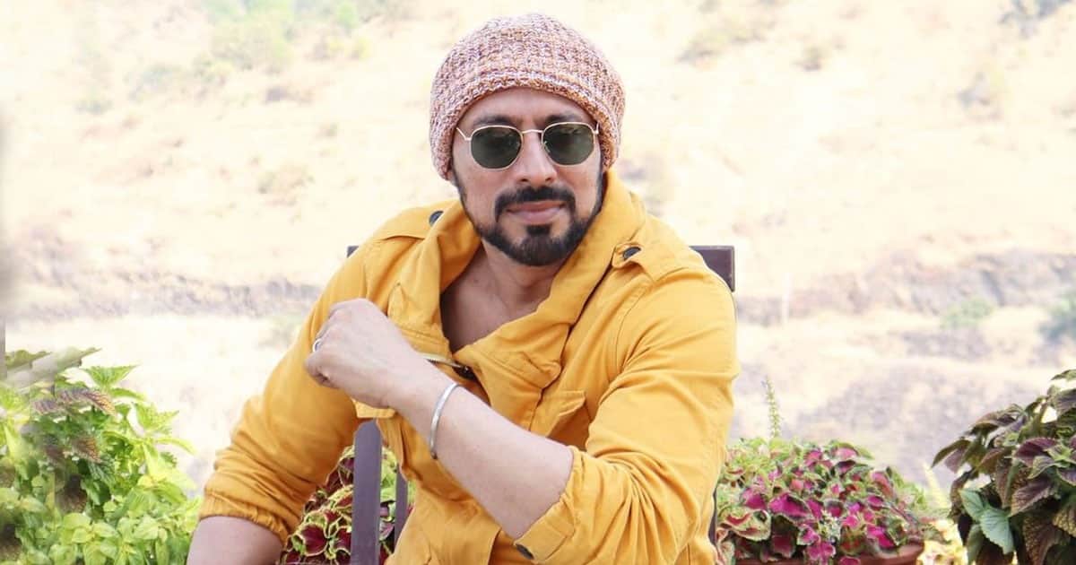CID fame Hrishikesh Pandey Robbed off cash and other documents Mumbai