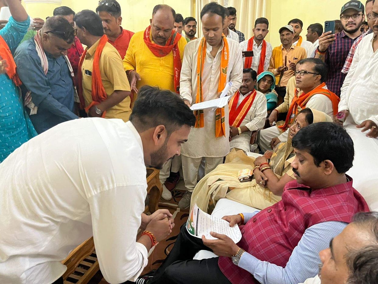 Akhilesh is dissolving poison, don't take him seriously: Nandi