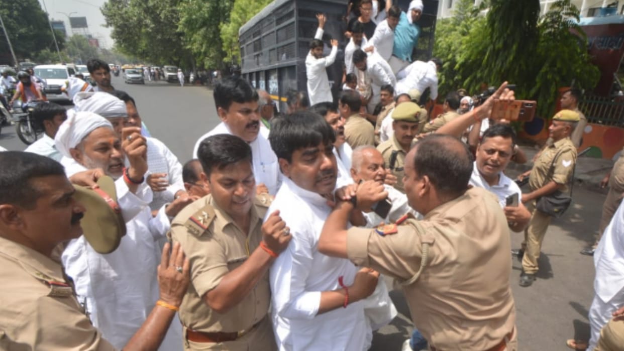 Opposing summons to Rahul Gandhi: Aradhana Mishra and Naseemuddin Siddiqui under house arrest in Lucknow, Ajay Kumar Lallu arrested