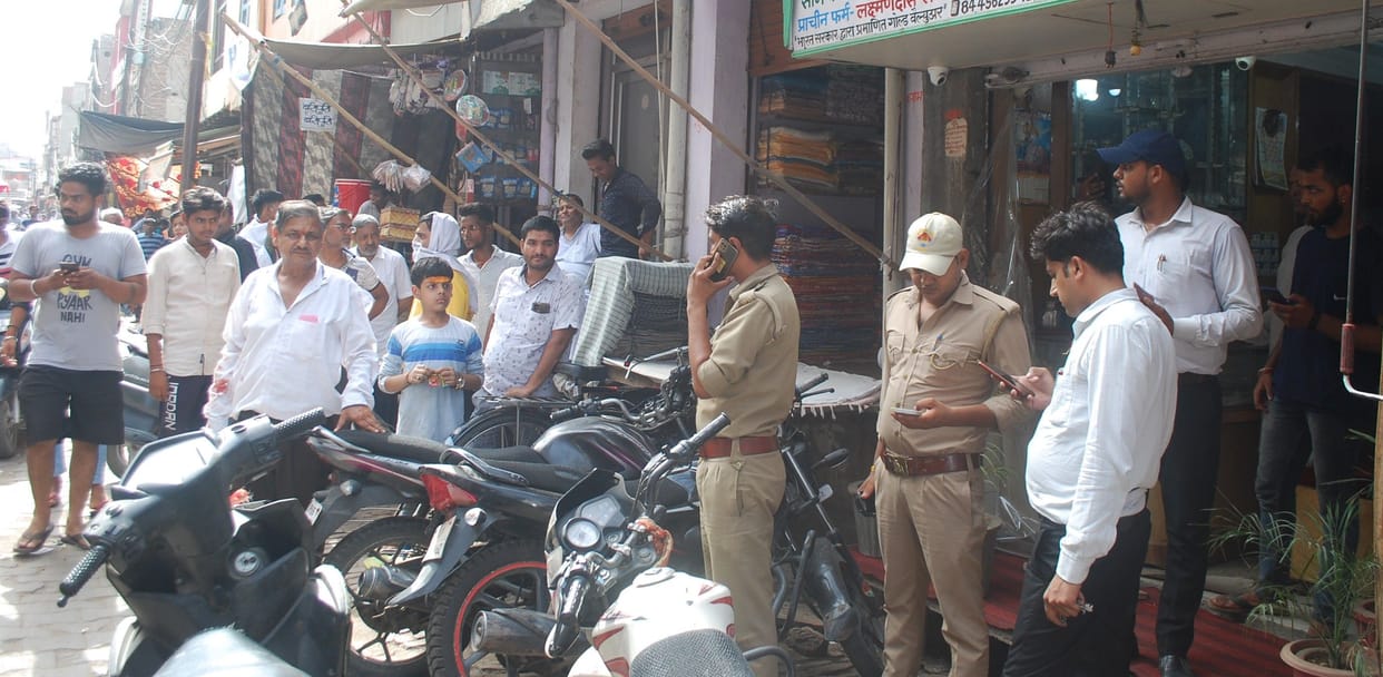 Hathras: Dispute in a dispute over a shop, a young man injured, uproar