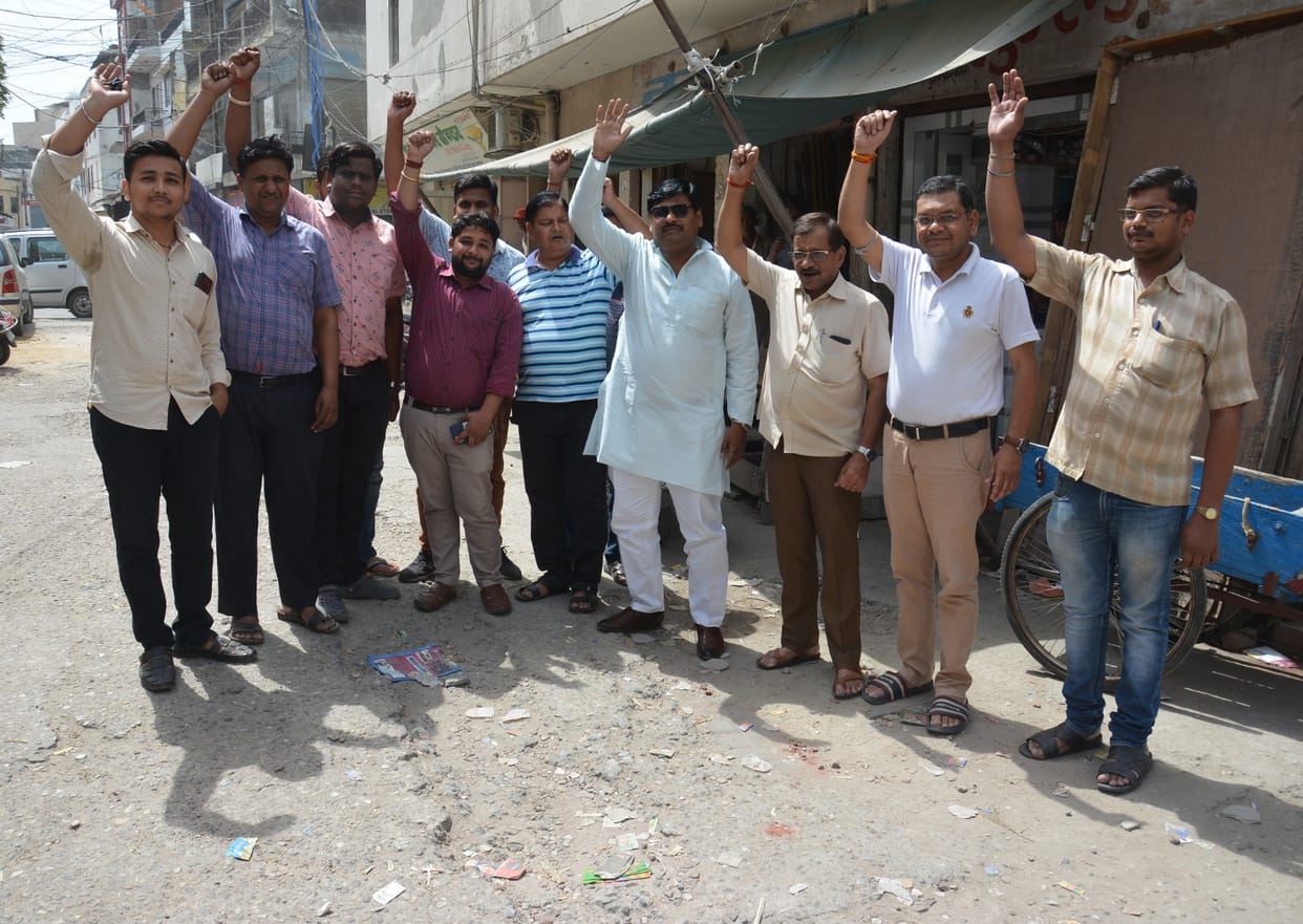 Traders angry due to neglect of Sadar Bazar