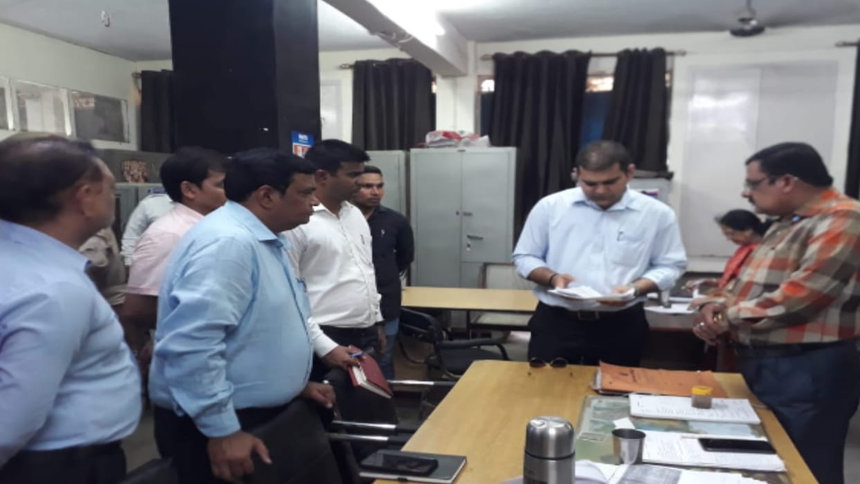 Meerut: Before taking charge, Amit Pal Sharma arrived in the Municipal Corporation for inspection