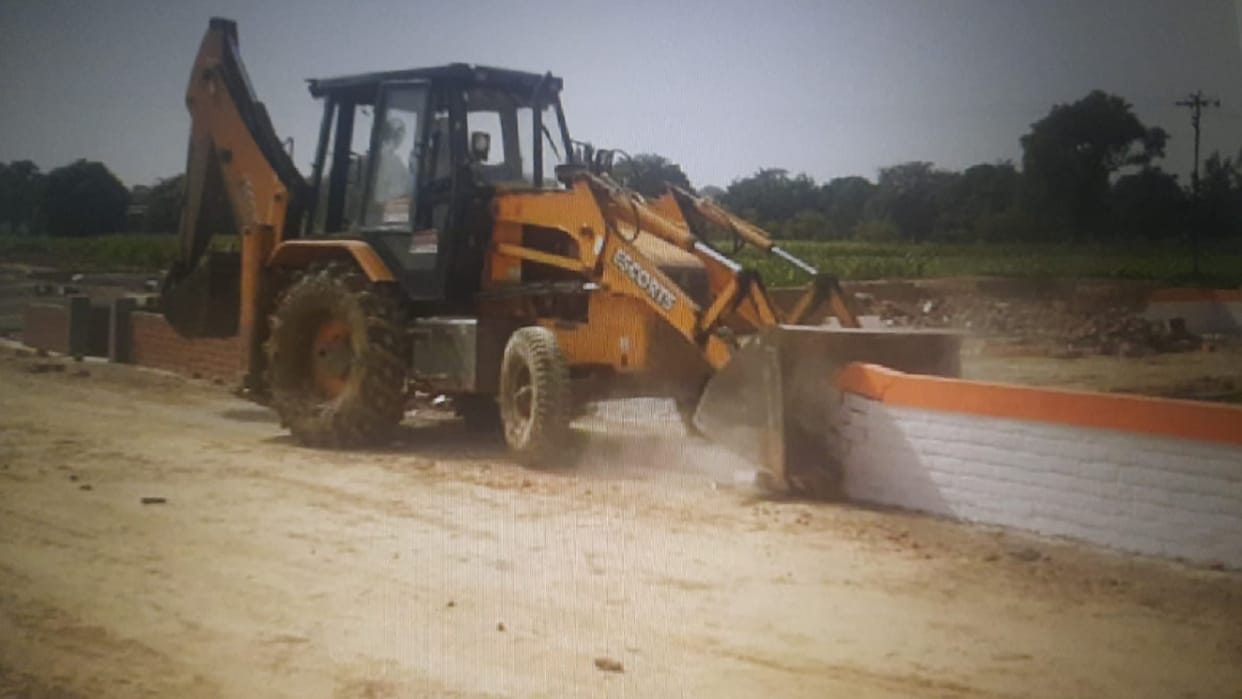 Deoband News: Officers have demolished illegal colonies with bulldozers in the Saharanpur district